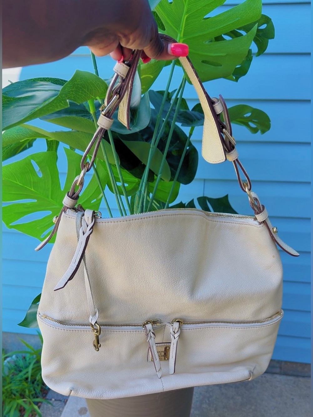 👜 Dooney & Bourke Cream Pebbled Leather Shoulder Bag Gold Hardware